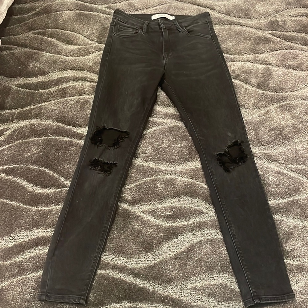 HIDDEN black jeans. Zipper with a button closure. Rips on the knees
